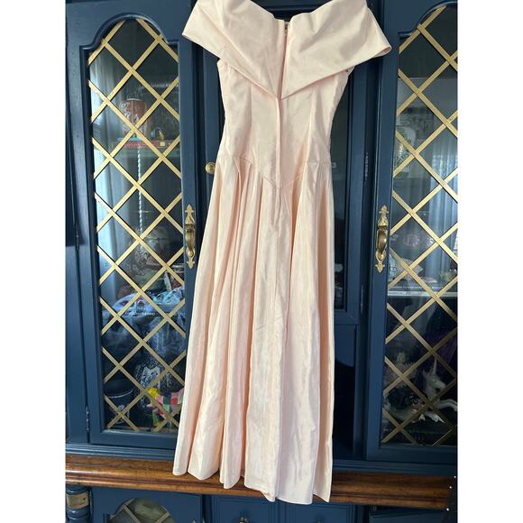 Vintage 1950s Peach Taffeta Off-Shoulder Drop-Waist Gown Rhinestone Bow Size 6 - Picture 4 of 14